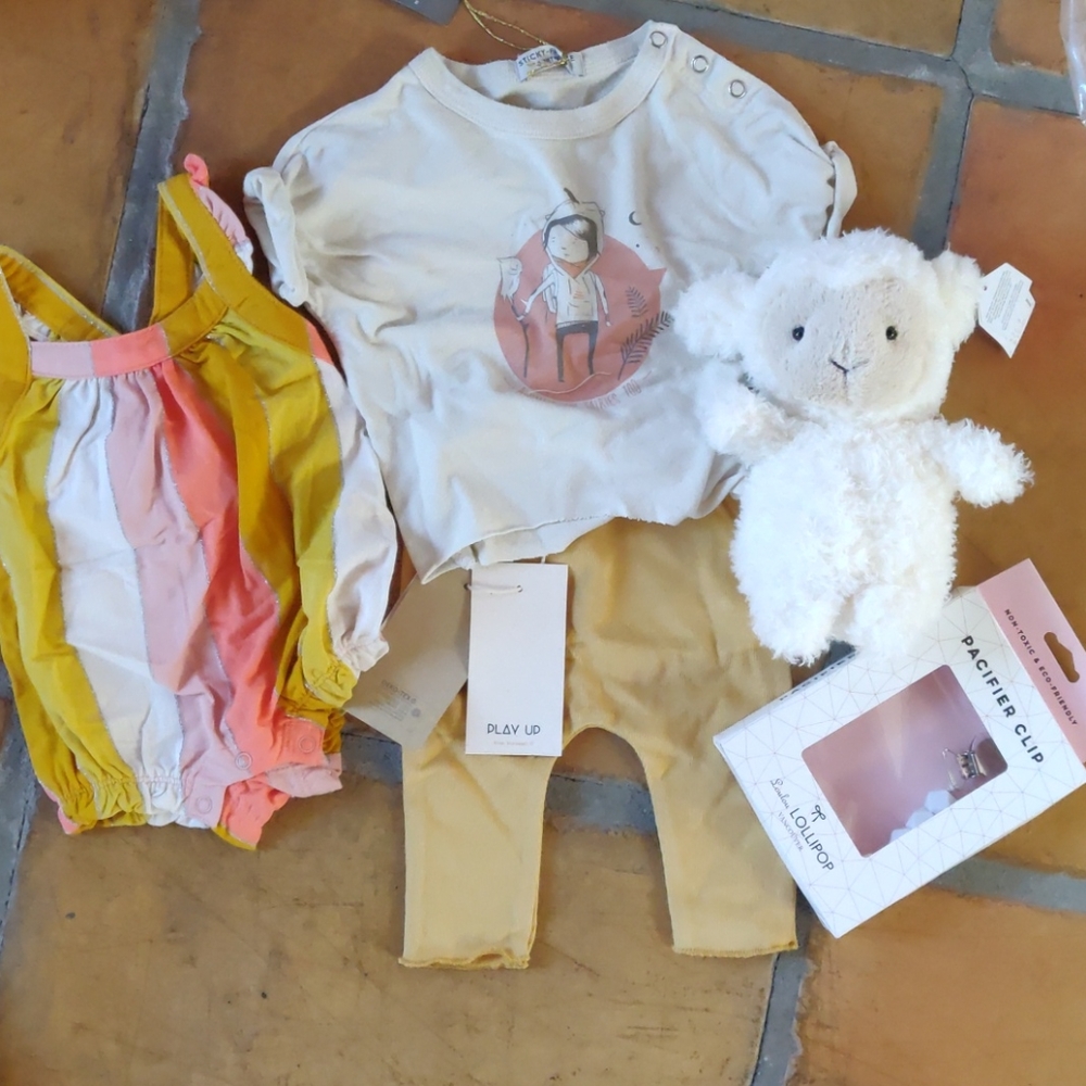 Girls 0-3 month newborn gift bag